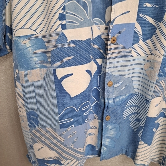 Tommy Bahama Blue & White Patterned 100% Silk Shirt   Size XL - Picture 8 of 10